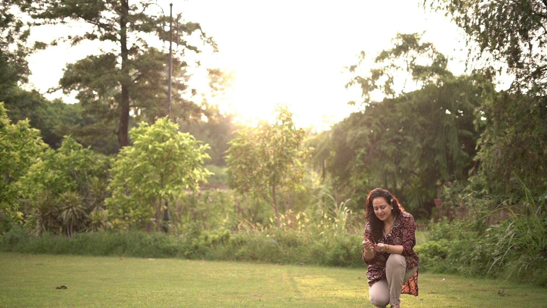 lady-on-the-ground